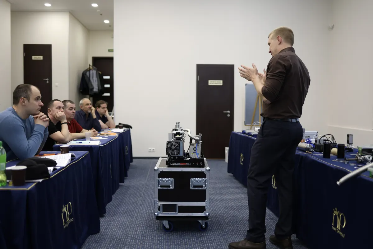 Instructor-led equipment commissioning and procedure setup during VacMentor training