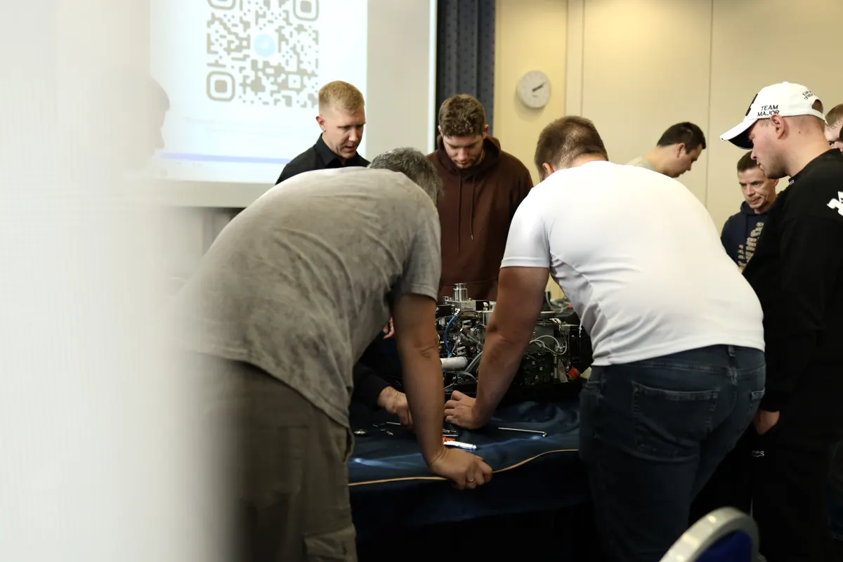 Instructor-led equipment commissioning and procedure setup during VacMentor training