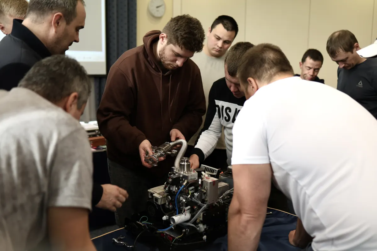 Instructor-led equipment commissioning and procedure setup during VacMentor training