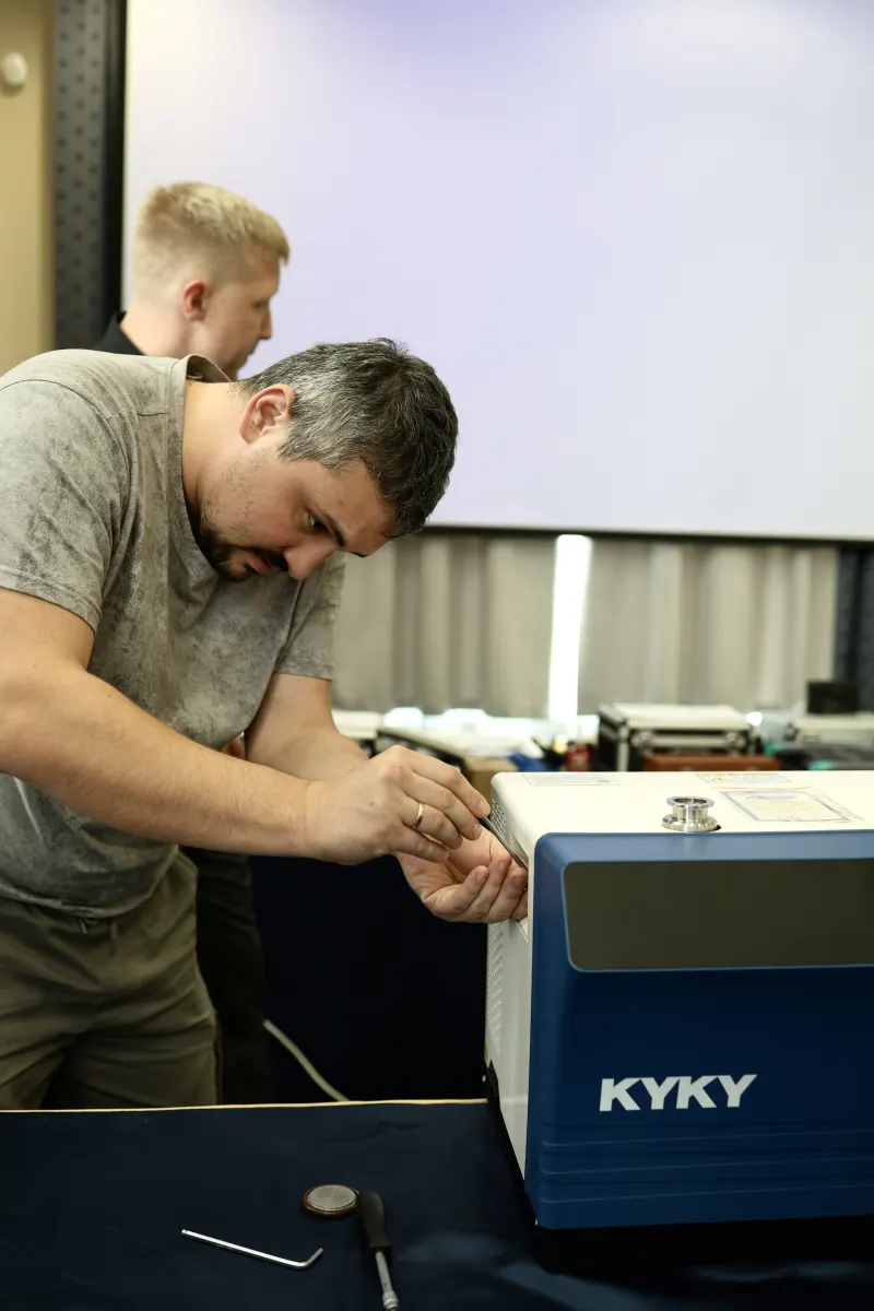 Helium leak detector operation practice during a VacMentor training course