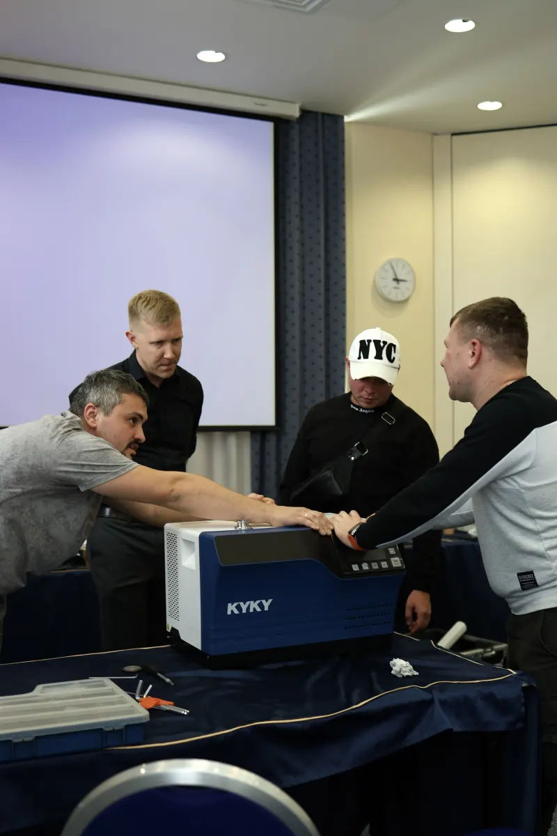 Helium leak detector operation practice during a VacMentor training course