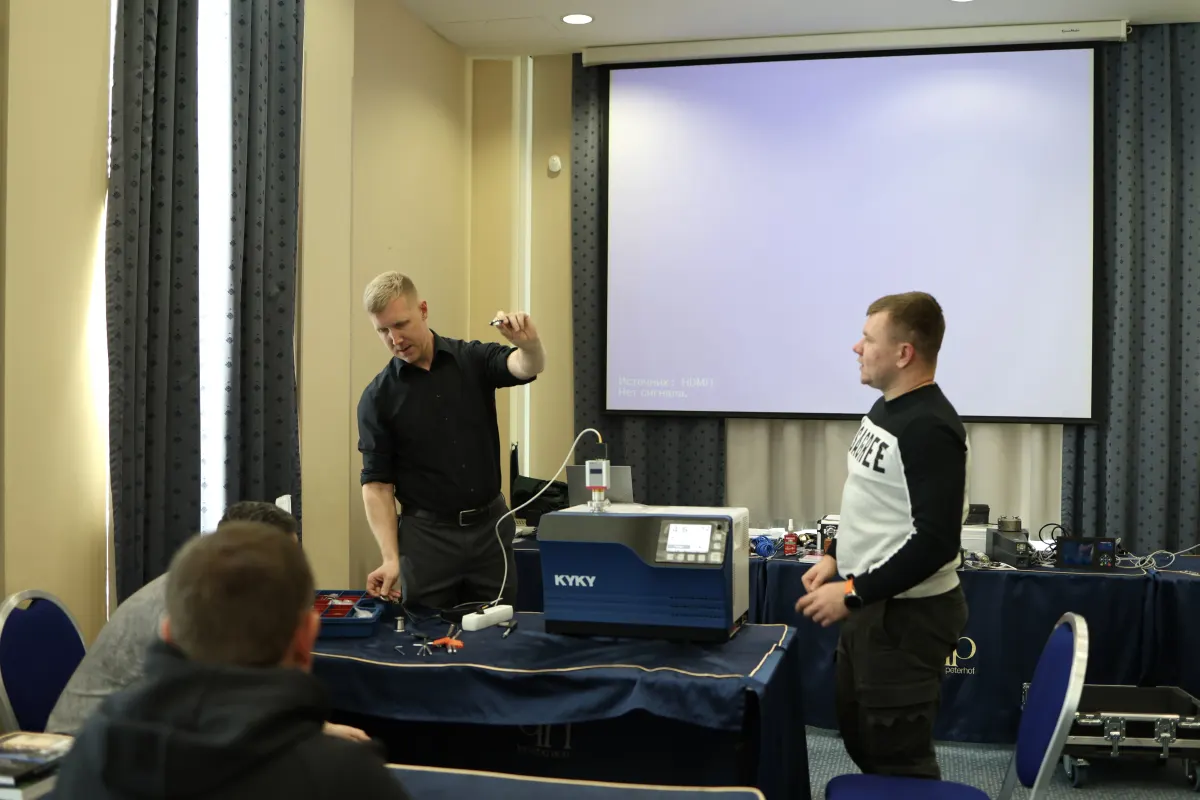 Helium leak detector operation practice during a VacMentor training course