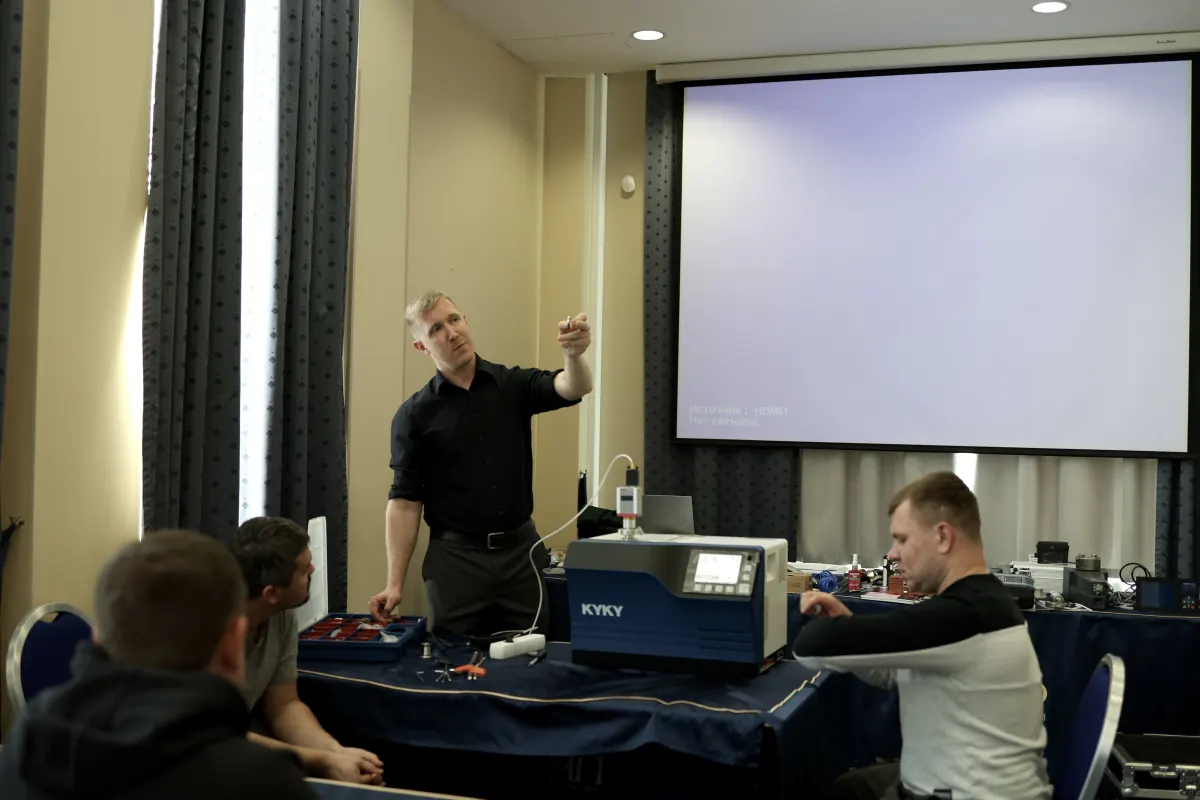 Helium leak detector operation practice during a VacMentor training course