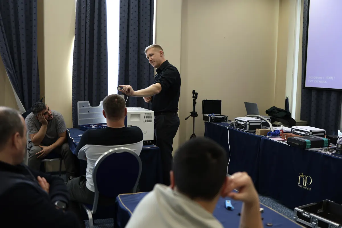 Helium leak detector operation practice during a VacMentor training course