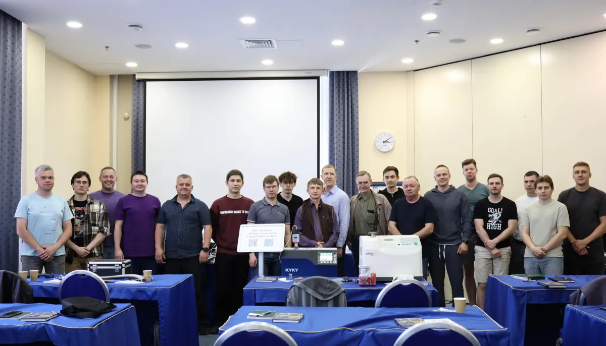 VacMentor training group photo after a practical vacuum and leak testing course
