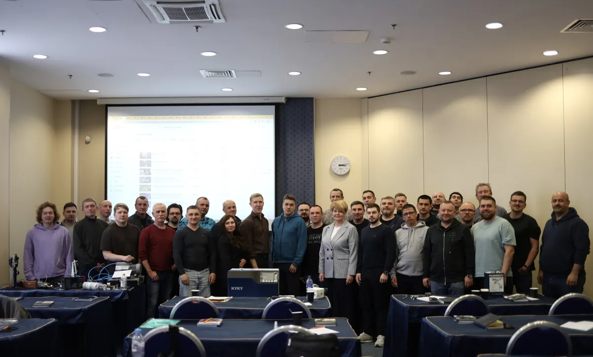 VacMentor training group photo after a practical vacuum and leak testing course