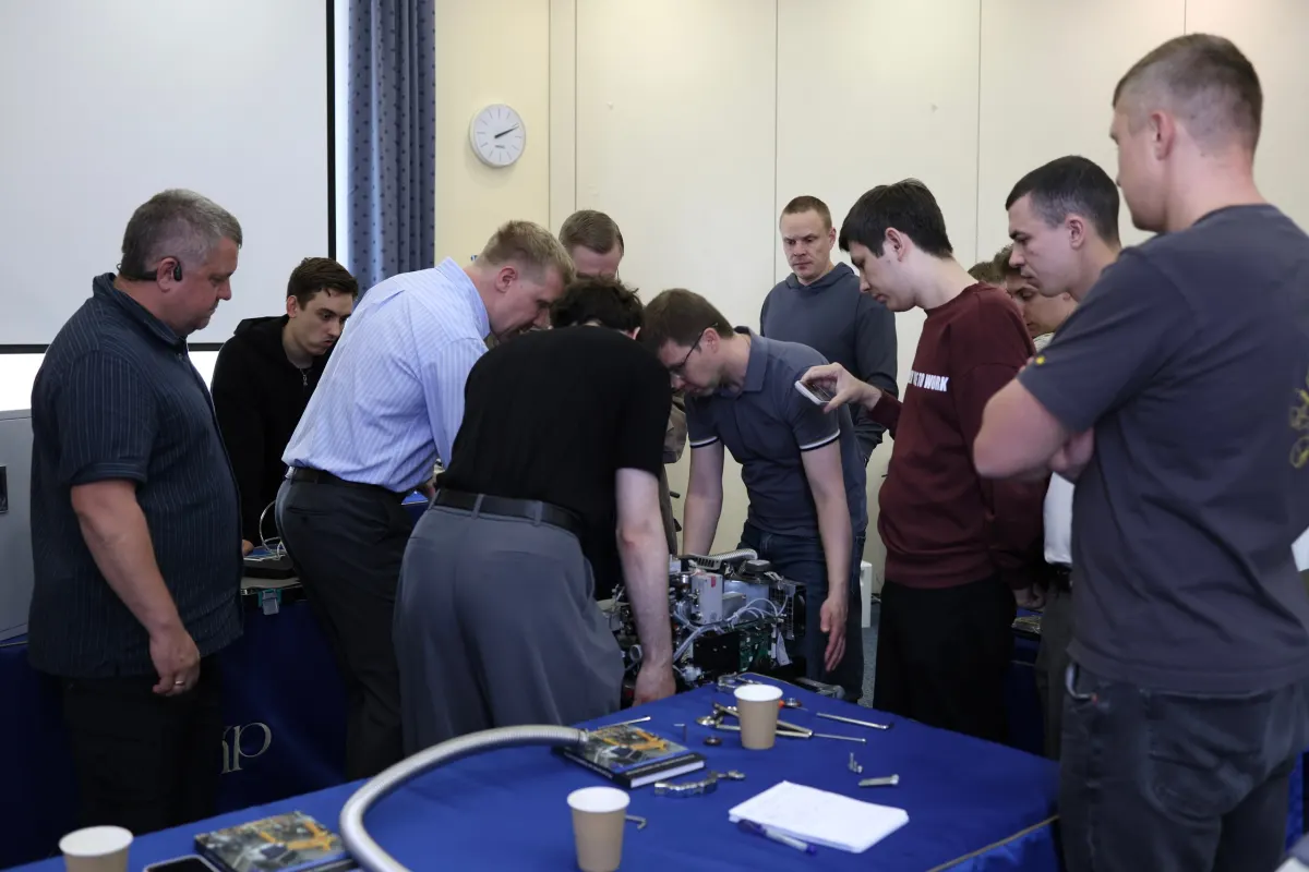 Course participants working hands-on with a helium leak detector during VacMentor training