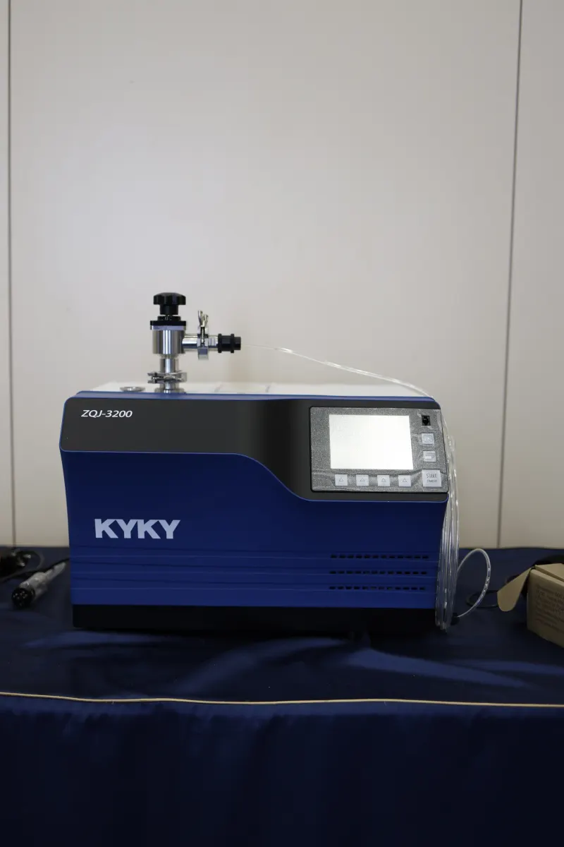 KYKY helium leak detector used for VacMentor practical training