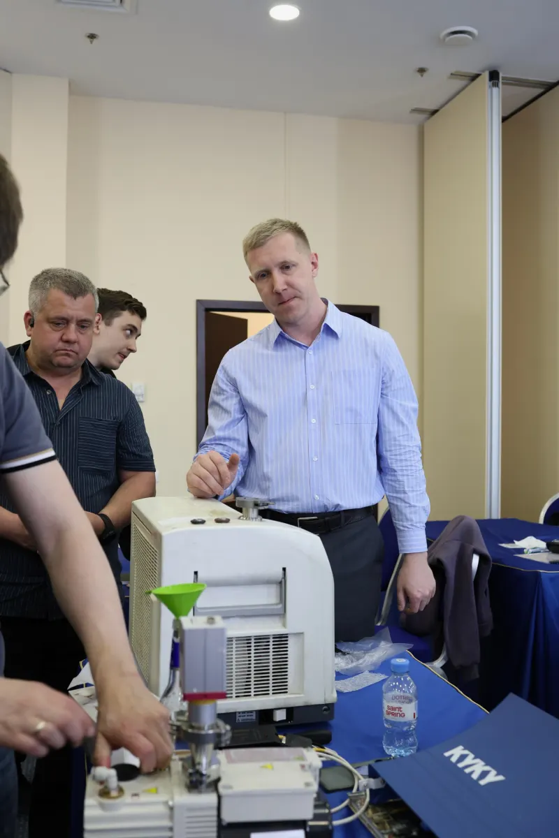 VacMentor instructor demonstrating leak testing equipment to course participants