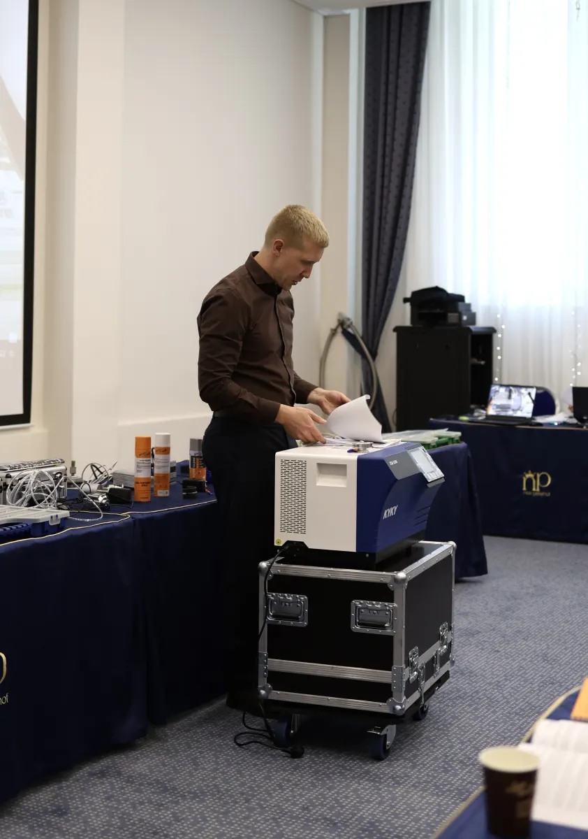 VacMentor instructor demonstrating leak testing equipment to course participants