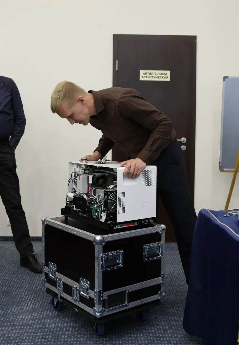 VacMentor instructor demonstrating leak testing equipment to course participants