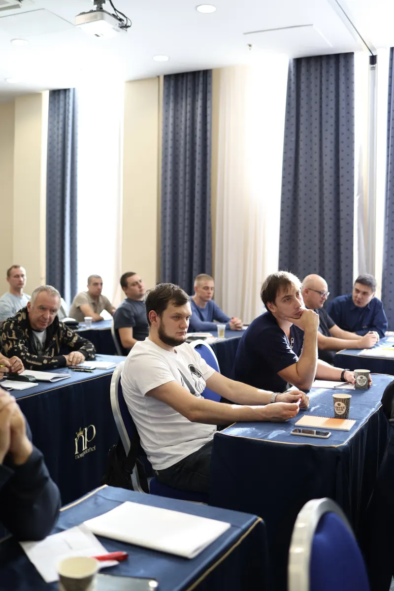 Participants of a VacMentor vacuum and leak testing course during a classroom session