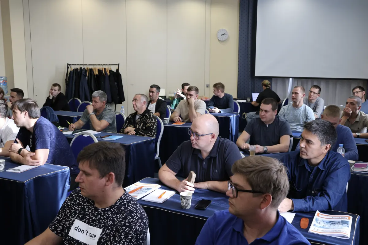 Participants of a VacMentor vacuum and leak testing course during a classroom session