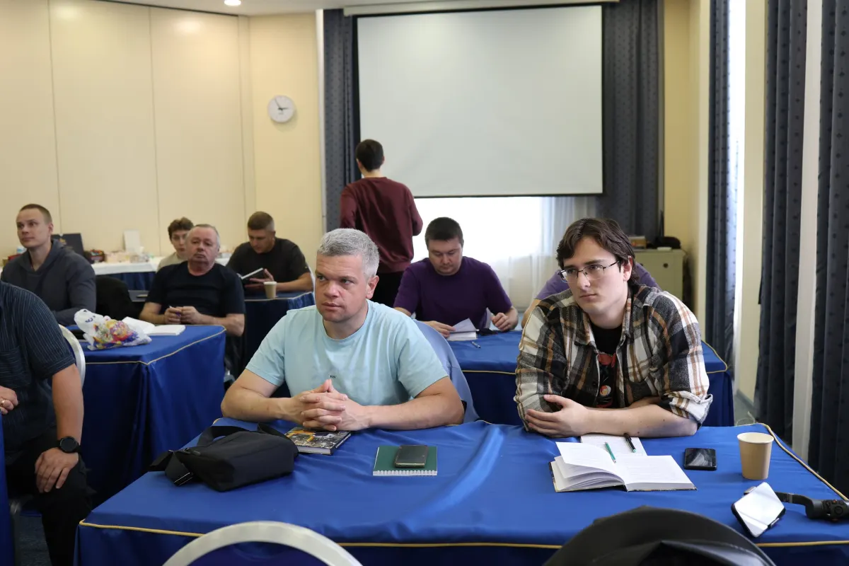 Participants of a VacMentor vacuum and leak testing course during a classroom session