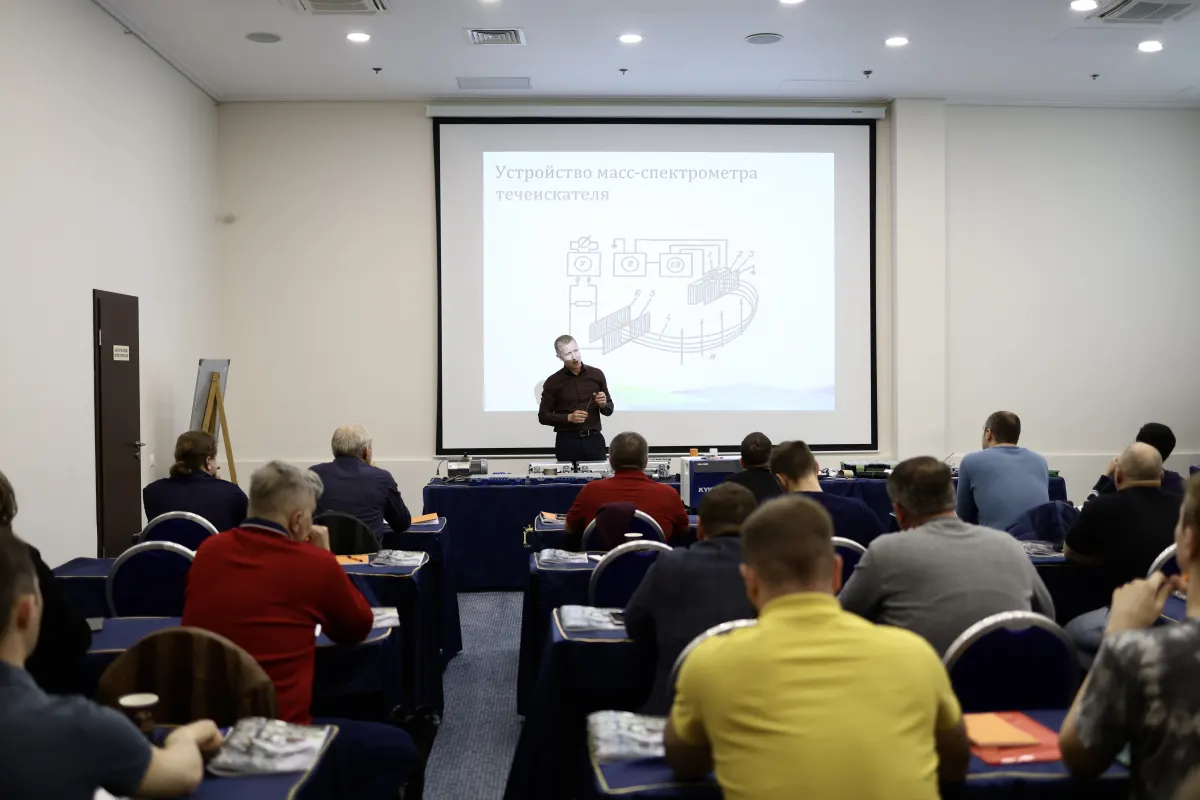 Participants of a VacMentor vacuum and leak testing course during a classroom session