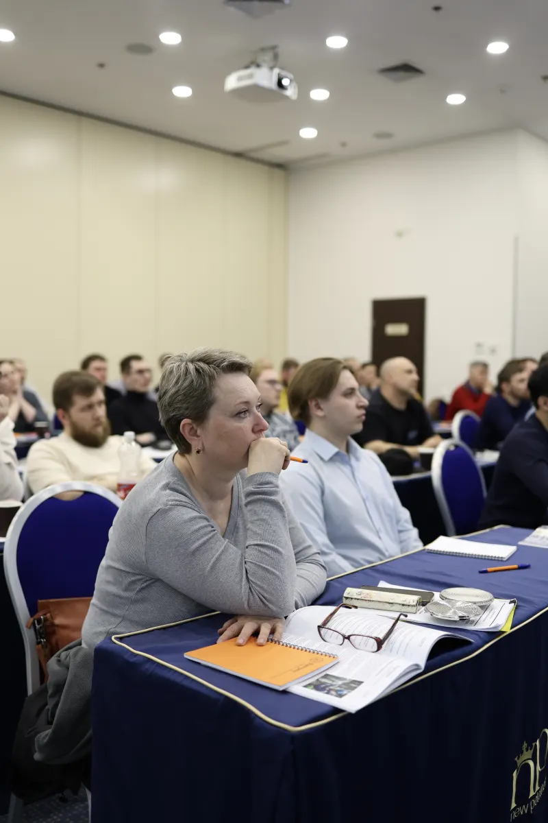 Participants of a VacMentor vacuum and leak testing course during a classroom session