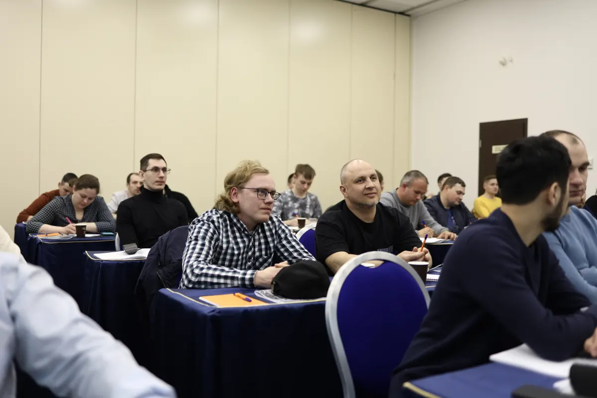 Participants of a VacMentor vacuum and leak testing course during a classroom session