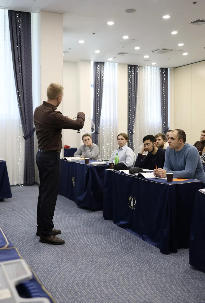 Participants of a VacMentor vacuum and leak testing course during a classroom session