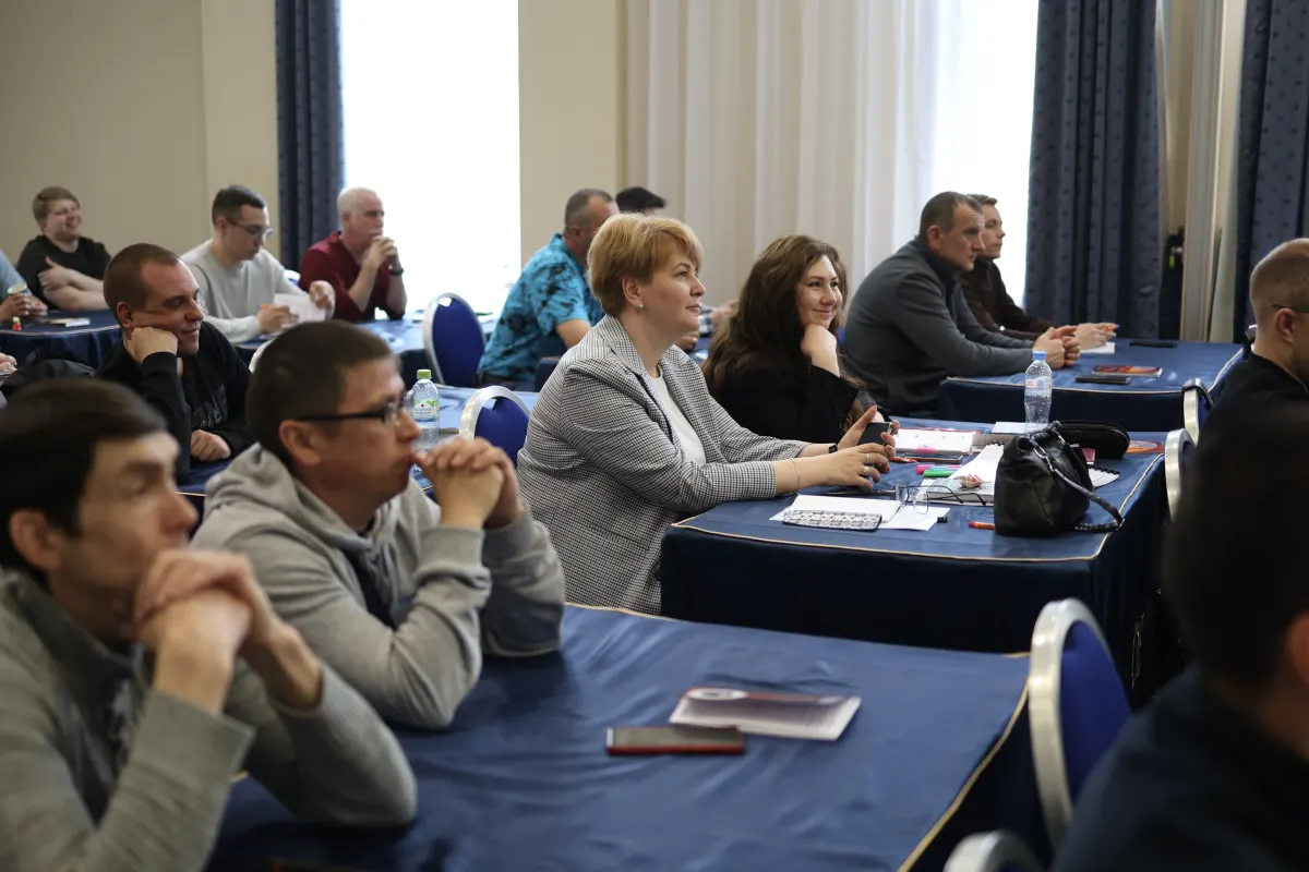 Participants of a VacMentor vacuum and leak testing course during a classroom session