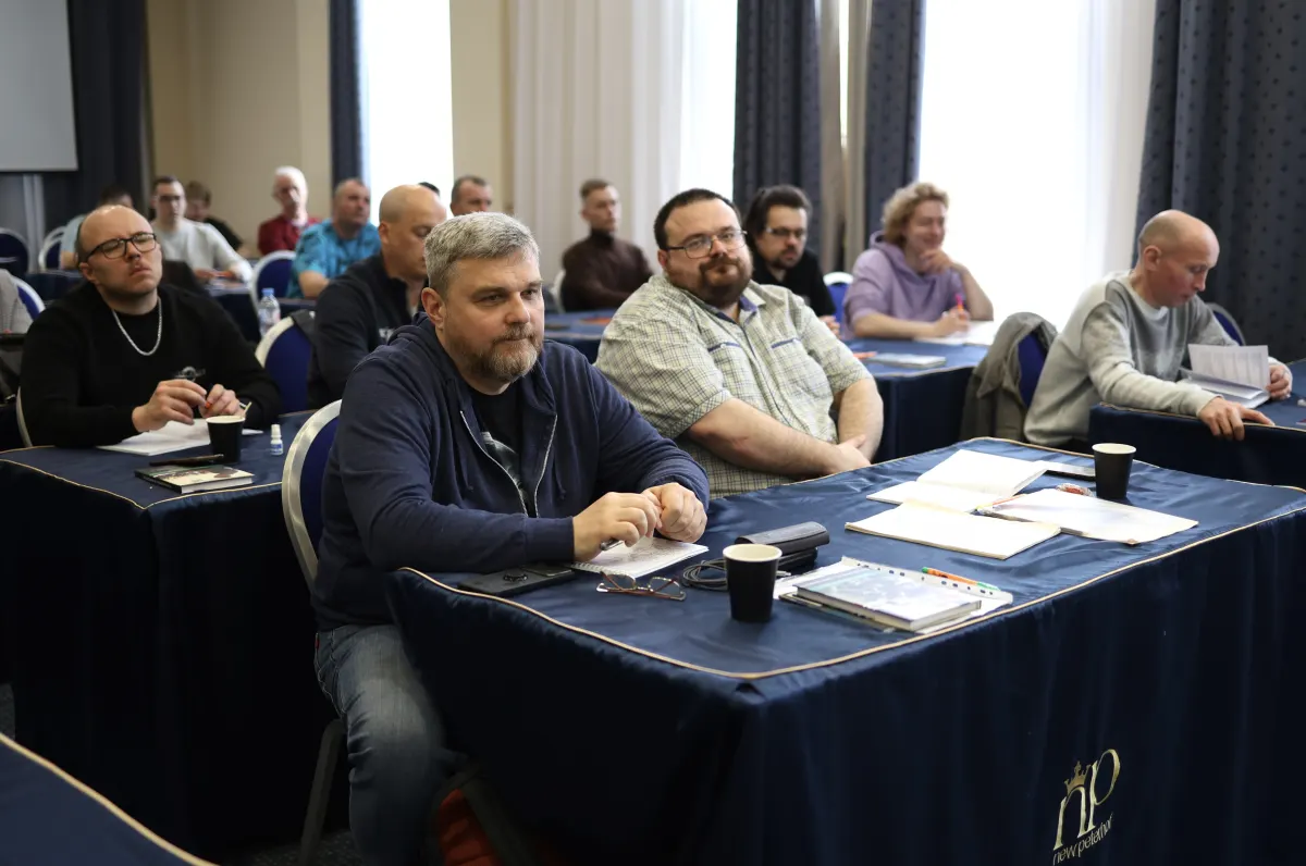 Participants of a VacMentor vacuum and leak testing course during a classroom session