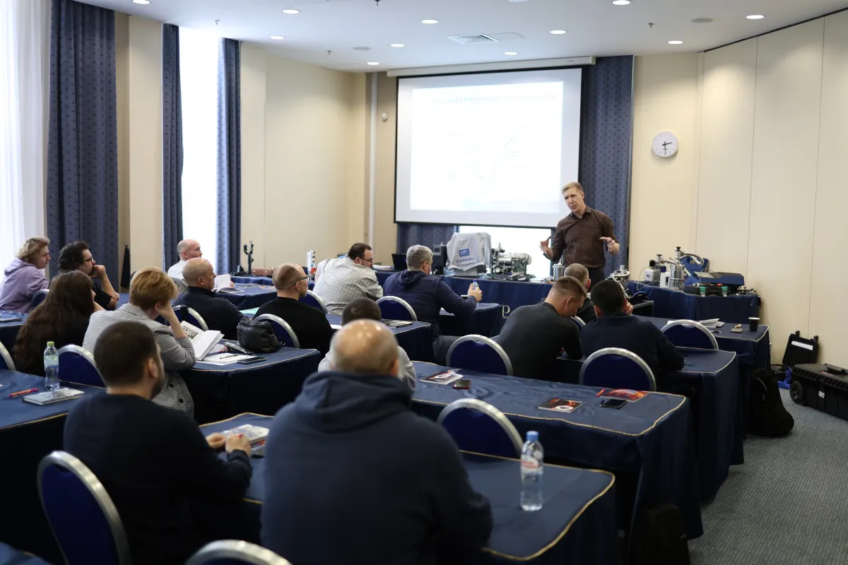 Participants of a VacMentor vacuum and leak testing course during a classroom session