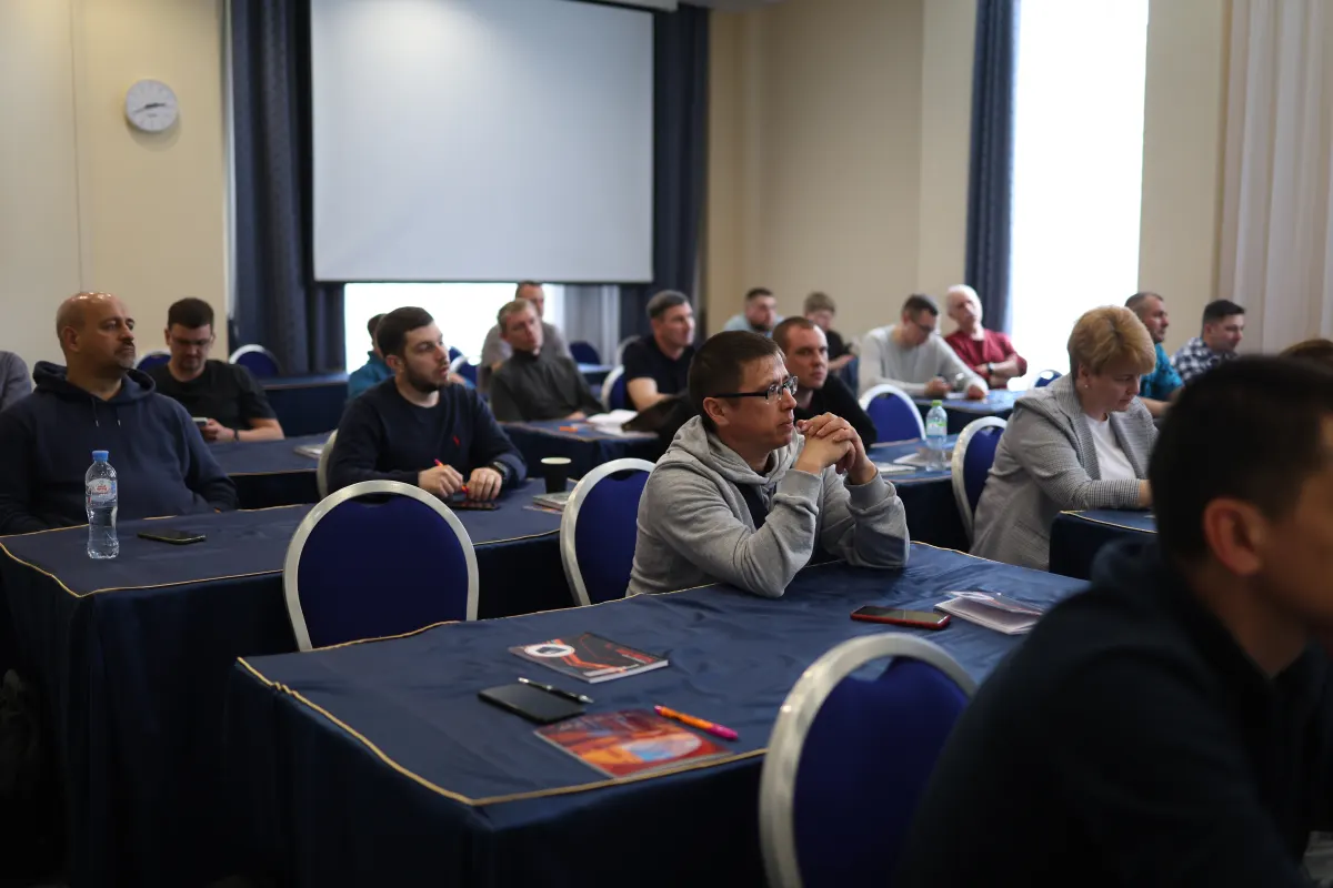 Participants of a VacMentor vacuum and leak testing course during a classroom session