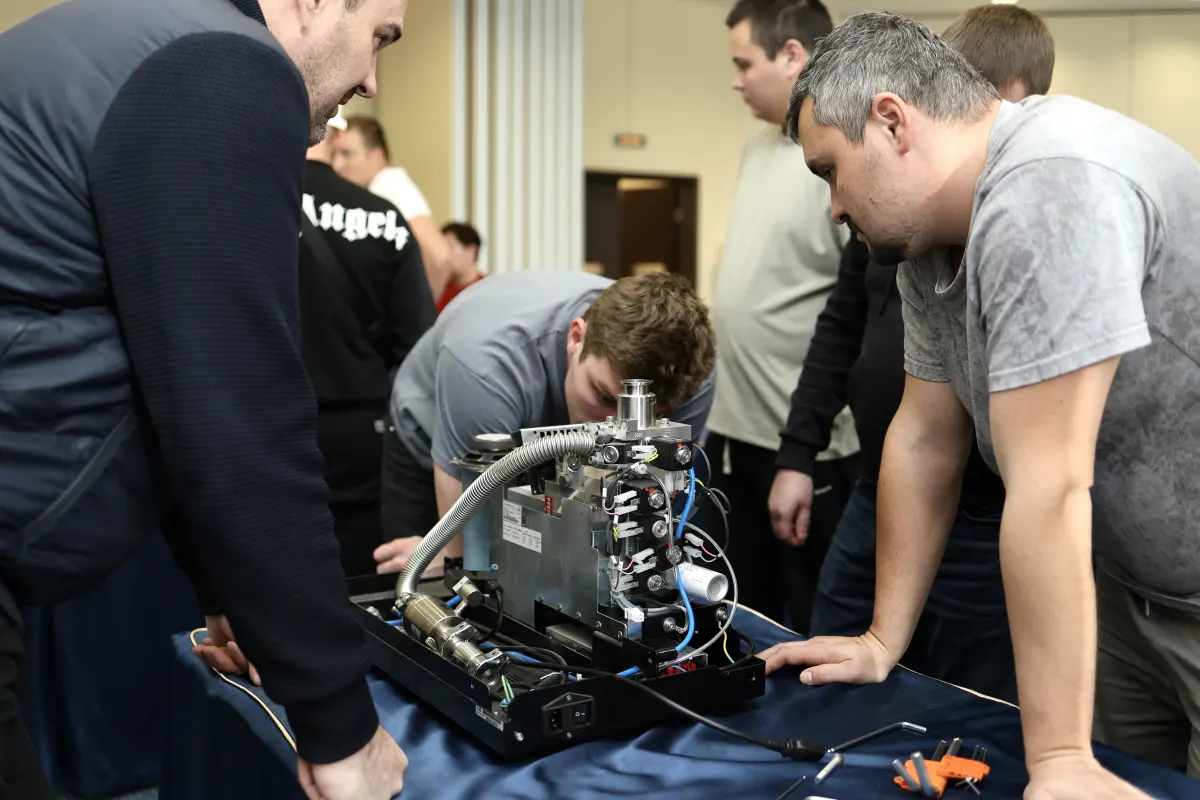 Vacuum pump operation practice during a VacMentor training course